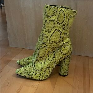 Green Snake Print Ankle Boots size 8 Cape Robbin